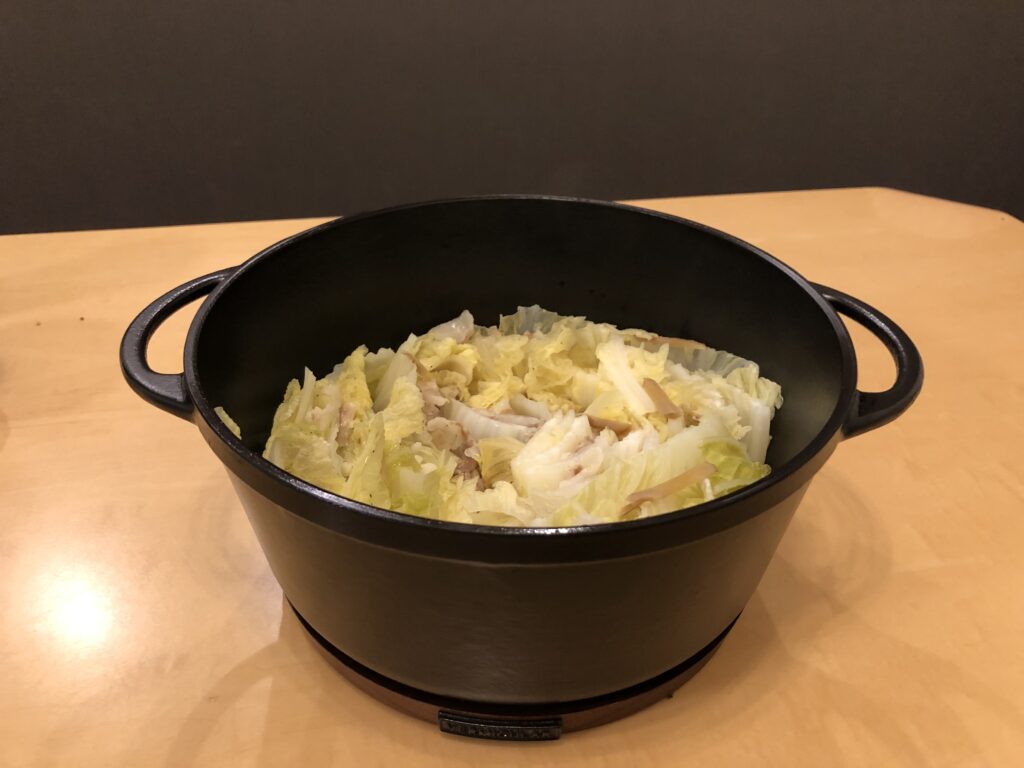 バーミキュラ 鍋 オーブンポットラウンド26cmで白菜と豚肉のミルフィーユ鍋