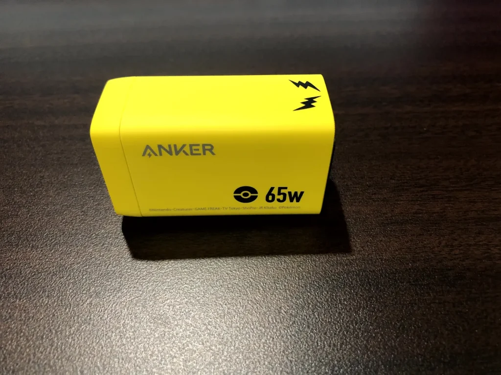 Anker USB急速充電器 65W ピカチュウ 左側面